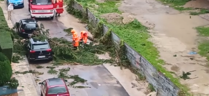 Κακοκαιρία: Ισχυροί άνεμοι, καταιγίδες και τσουχτερό κρύο «σαρώνουν» τη χώρα