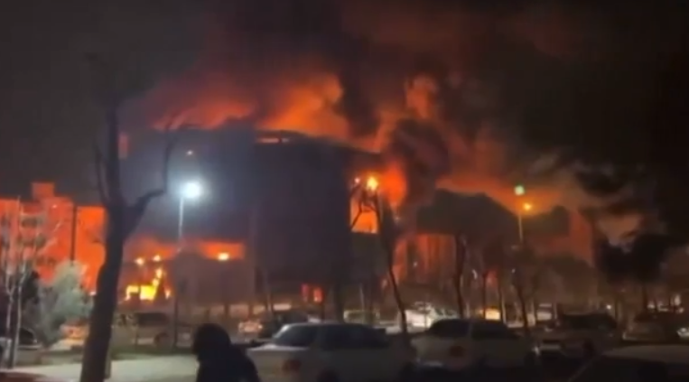 Ιράν: «Φουντώνει» η λαϊκή οργή – Δεκάδες νεκροί και χιλιάδες συλλήψεις