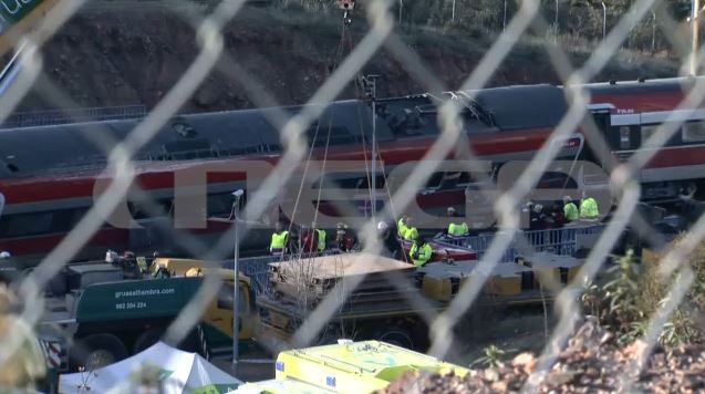 Ισπανία: Συνεχίζονται οι έρευνες στα συντρίμμια των τρένων για αγνοούμενους