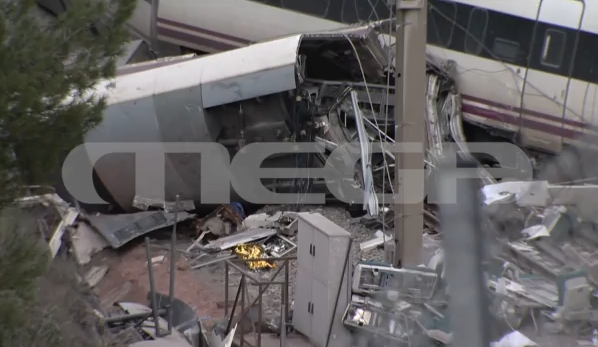 Το MEGA στο σημείο της σιδηροδρομικής τραγωδίας στην Ισπανία – Τουλάχιστον 40 νεκροί μετά από τη σύγκρουση δύο τρένων