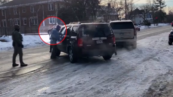 ΗΠΑ: Πράκτορες της Υπηρεσίας Μετανάστευσης πυροβόλησαν και σκότωσαν άοπλη γυναίκα στη Μινεάπολη