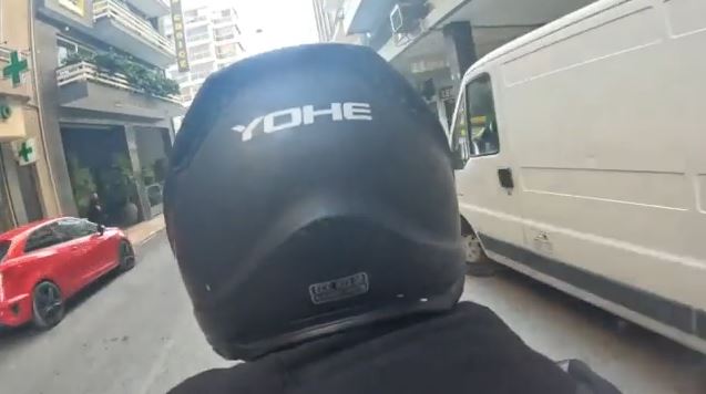 Αθήνα: Μοτοσικλετιστής παραβίασε «κόκκινο», STOP & έκανε επικίνδυνους ελιγμούς – Έβαλε το βίντεο στο TikTok