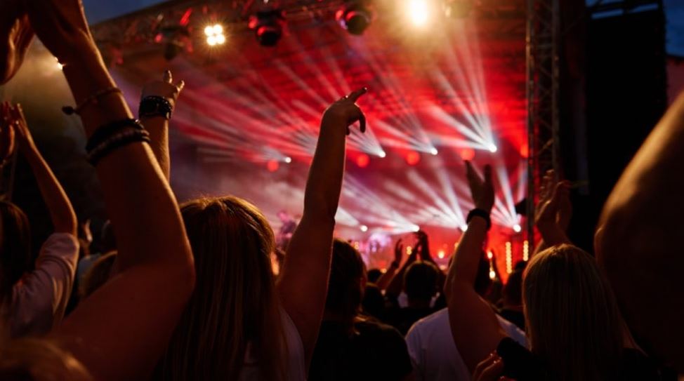 Προδιαγραφές ασφάλειας και έλεγχοι σε χώρους συνάθροισης – Ποια είναι η ισχύουσα νομοθεσία στην Ελλάδα