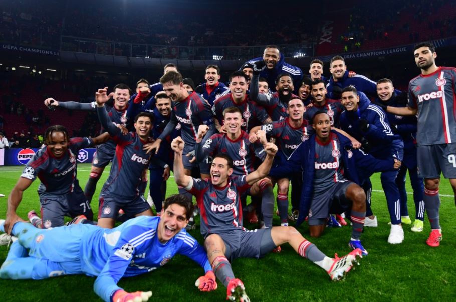 Champions League: Θρυλική πρόκριση του Ολυμπιακού στα νοκ άουτ – Η ιστορική νίκη & οι πανηγυρισμοί