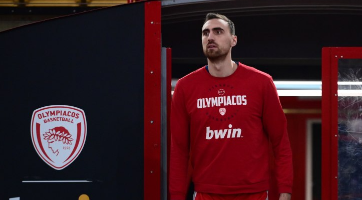 Ολυμπιακός: Επιστρέφει ο Μιλουτίνοφ, πάει για Κυριακή το ντεμπούτο Τζόουνς
