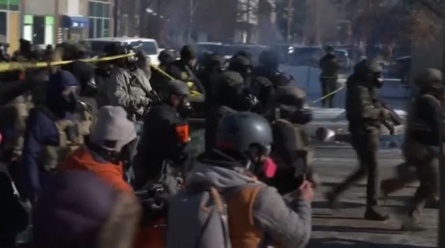 ΗΠΑ: «Φλέγεται» η Μινεάπολη από τη δεύτερη δολοφονία πολίτη από ομοσπονδιακούς πράκτορες – Ποιος ήταν ο 37χρονος Άλεξ Πρέτι