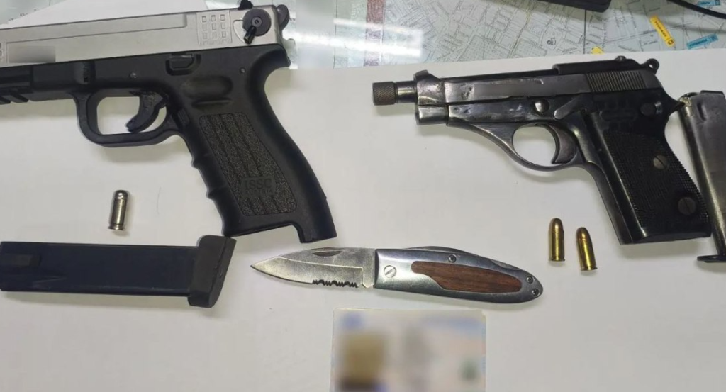 Παλαιό Φάληρο: Συνελήφθη 56χρονος γνωστός επιχειρηματίας με 2 όπλα, γεμιστήρες και σουγιά στο όχημά του