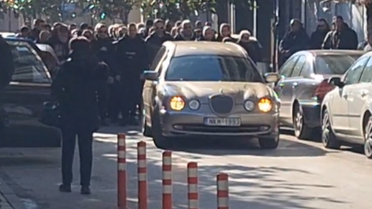 Σε κλίμα οδύνης οι κηδείες των 5 οπαδών του ΠΑΟΚ σε Θεσσαλονίκη και Ημαθία