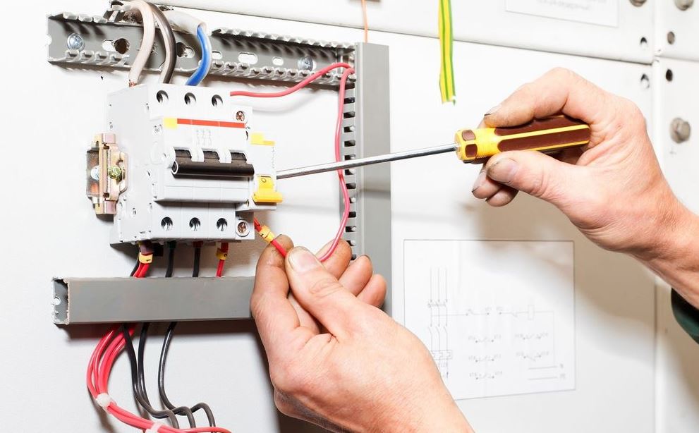 ΔΕΔΔΗΕ: Ανακαλούνται πρόστιμα για δήθεν ρευματοκλοπές – Επιστροφές χρημάτων σε πολίτες