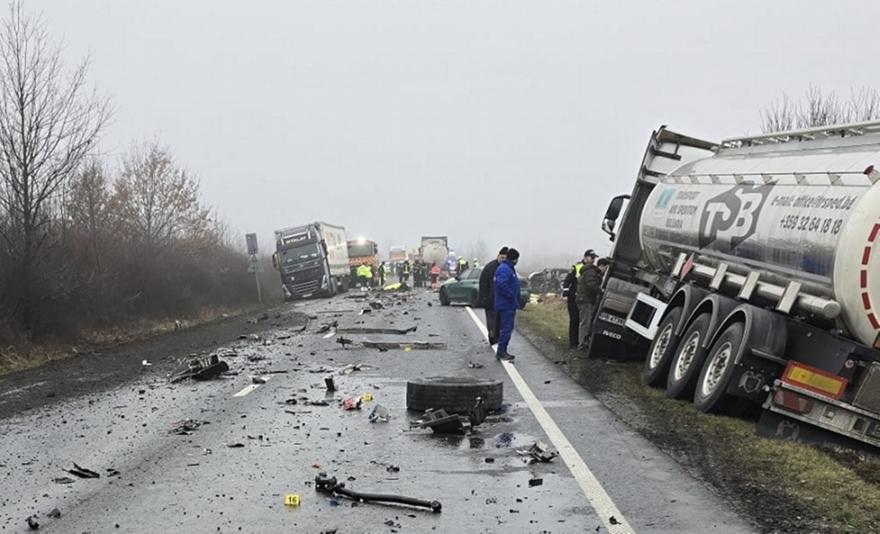 Πώς σχολιάζουν τα κόμματα τις τραγωδίες σε Ρουμανία & Τρίκαλα