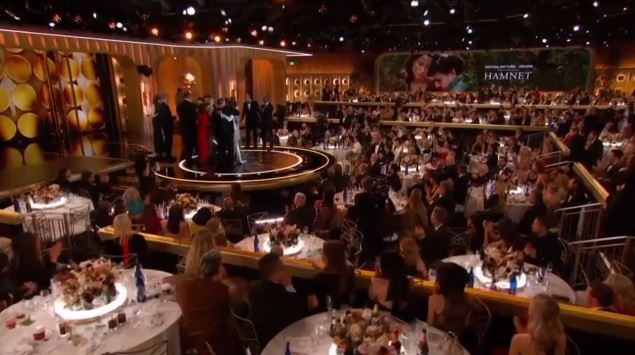 Χρυσές Σφαίρες: Λαμπερή τελετή & εντυπωσιακές παρουσίες στο κόκκινο χαλί