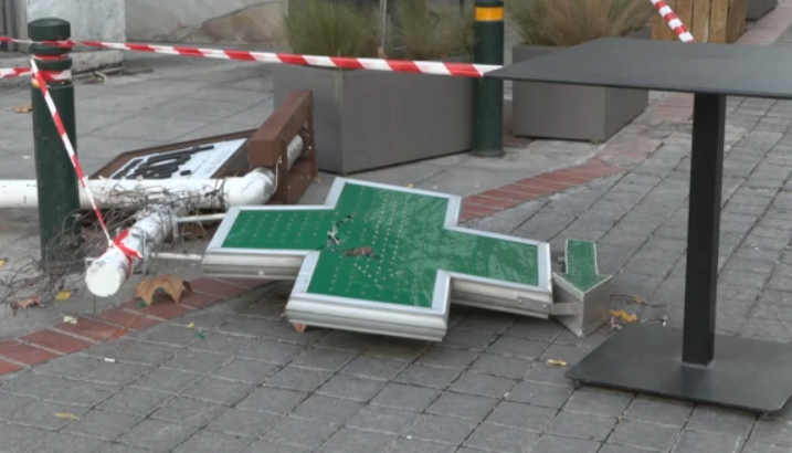 Κυψέλη: «Σταυρός» φαρμακείου έπεσε πάνω σε 16χρονη – Στο Live News ο πατέρας της