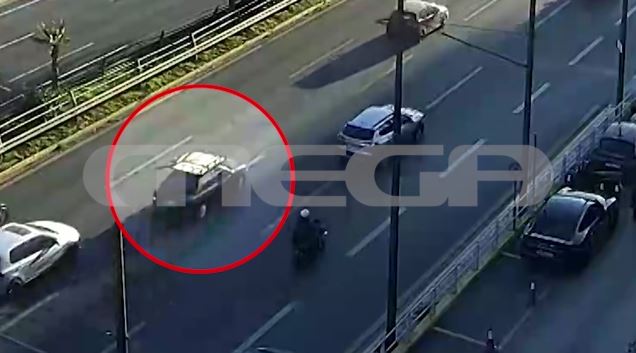 Λ. Συγγρού: Τηλεόραση «πέταξε» από σχάρα αυτοκινήτου – MEGA ντοκουμέντο