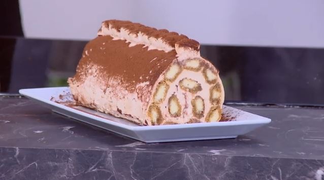Ο Χρήστος Βέργαδος μάς φτιάχνει κορμό τιραμισού