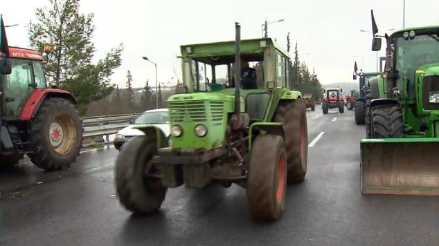 Αποφασίζουν οι αγρότες των μπλόκων για τις κινητοποιήσεις τους μετά τη συνάντηση με τον πρωθυπουργό