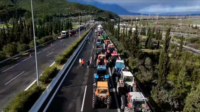 Φουντώνει η κόντρα κυβέρνησης – αντιπολίτευσης με φόντο την έλευση των αγροτών στο Μαξίμου