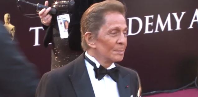 Βαλεντίνο: Η αθάνατη αυτοκρατορία ενός θρύλου της μόδας