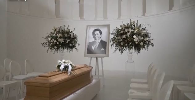 Βαλεντίνο: Το τελευταίο χειροκρότημα στον θρυλικό σχεδιαστή μόδας