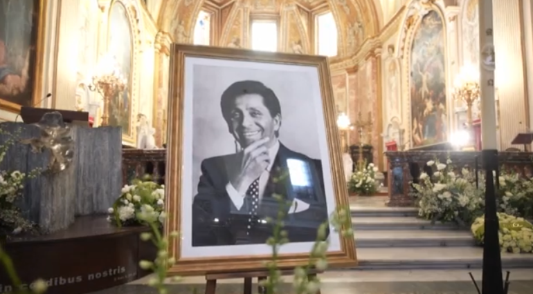 Συγκίνηση στο τελευταίο «αντίο» στον «αυτοκράτορα» της μόδας Βαλεντίνο