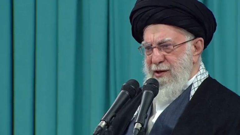 Ιράν: Τον Τραμπ «δείχνει» ως υπαίτιο για τους χιλιάδες νεκρούς ο Χαμενεΐ