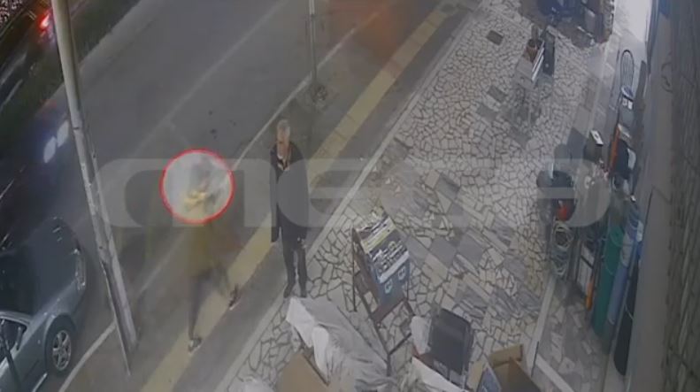 Άγιος Δημήτριος: Παρίστανε αστυνομικό και λήστεψε 33χρονο σε στάση λεωφορείου – Βίντεο ντοκουμέντο