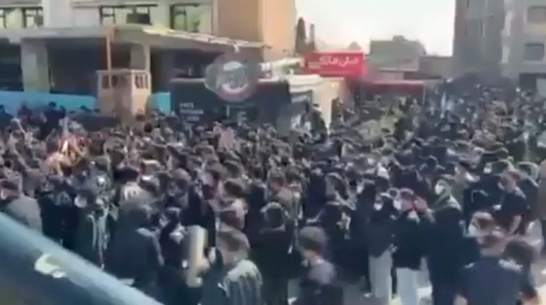 Νέες φοιτητικές, αντικυβερνητικές διαδηλώσεις σε πολλά πανεπιστήμια του Ιράν – Ζητούν να φύγει ο Χαμενεΐ