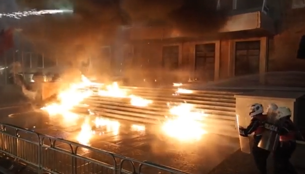 Αλβανία: Επεισόδια στα Τίρανα σε διαδήλωση κατά του Έντι Ράμα