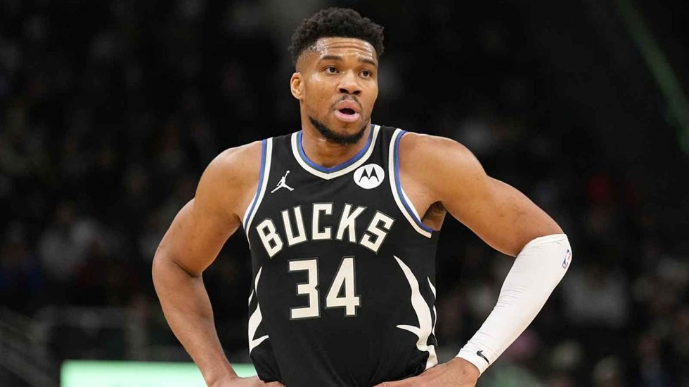 NBA: Μένει στους Μπακς ο Γιάννης Αντετοκούνμπο