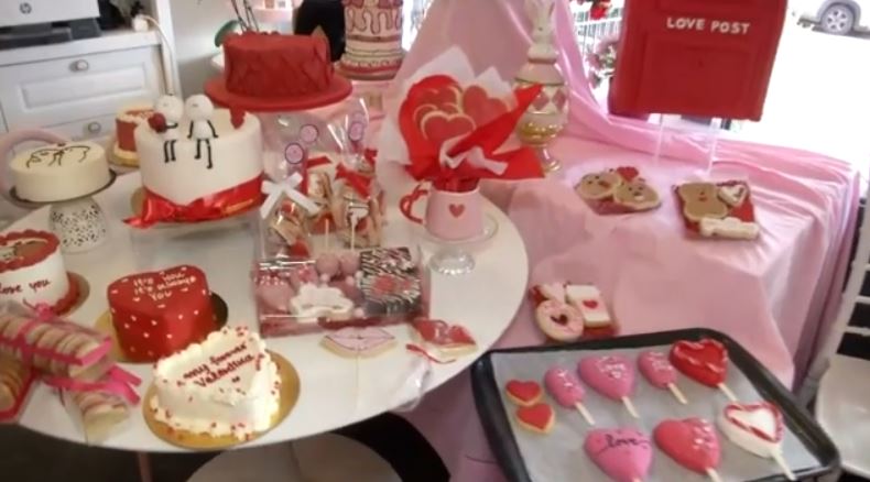 Άγιος Βαλεντίνος: Πανάκριβα τα λουλούδια, οι σοκολάτες και το δείπνο για δύο