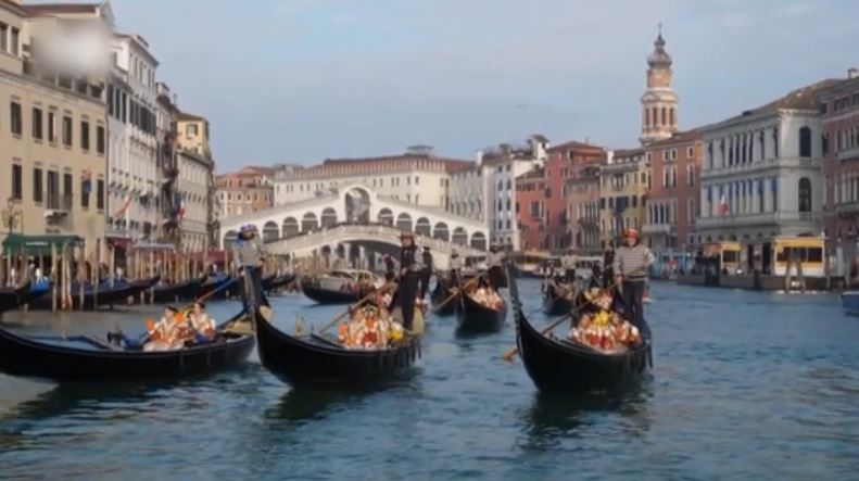 Βενετία: Τα μοναδικά κοστούμια, οι μυστηριώδεις μάσκες & οι 12 Μαρίες