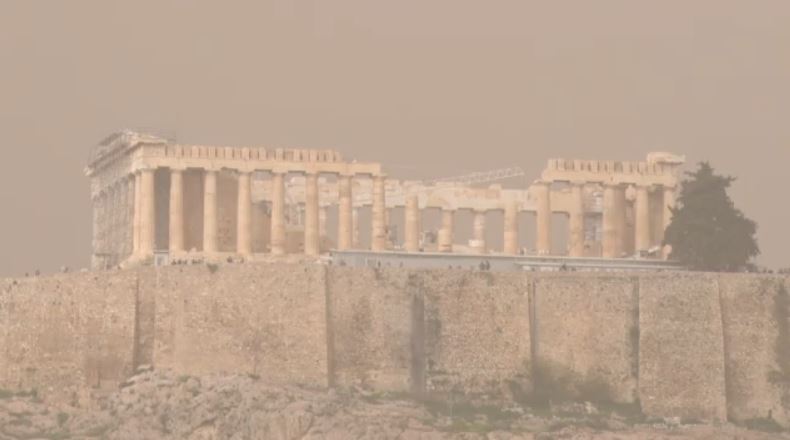 «Πνιγμένη» στην αφρικανική σκόνη η Αττική