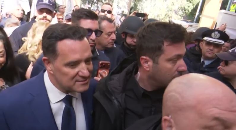 Δίχως τέλος η κόντρα Γεωργιάδη με γιατρούς που διαδήλωσαν στο Κρατικό Νίκαιας