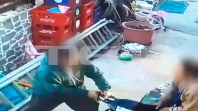 Λέρος: Όταν ο πατέρας χτυπούσε τον γιο του πριν από ένα χρόνο – Βίντεο ντοκουμέντο