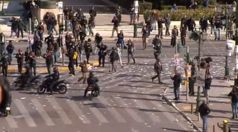 Ένταση στο συλλαλητήριο για τα Τέμπη