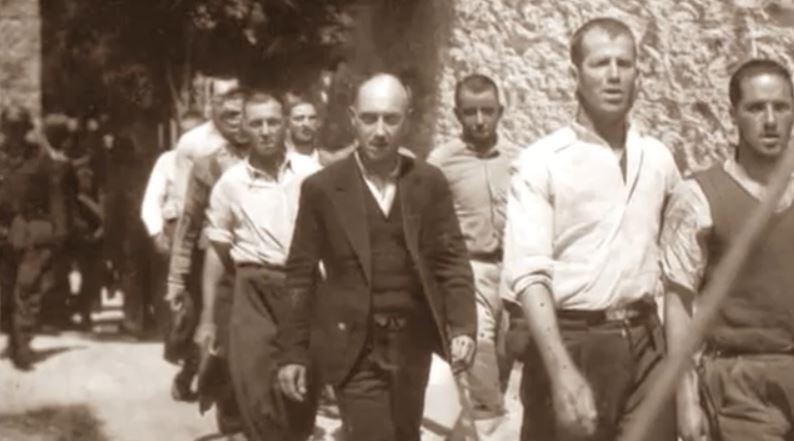 Ιστορική στιγμή: Αυθεντικές οι φωτογραφίες των 200 εκτελεσθέντων της Καισαριανής – Το MEGA στη Γάνδη για την υπογραφή του προσύμφωνου με τον συλλέκτη