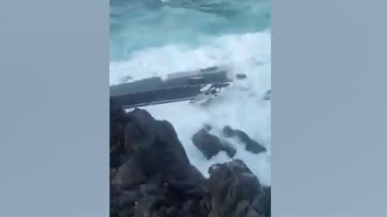 Ελαφόνησος: Συγκλονιστικές εικόνες από διάσωση επιβαινόντων σε θαλαμηγό – Κύμα κακοκαιρίας πλήττει πολλές περιοχές