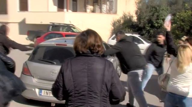 Αίγιο: Ένταση στα δικαστήρια για τον 47χρονο πιστολέρο – Απολογείται την Πέμπτη