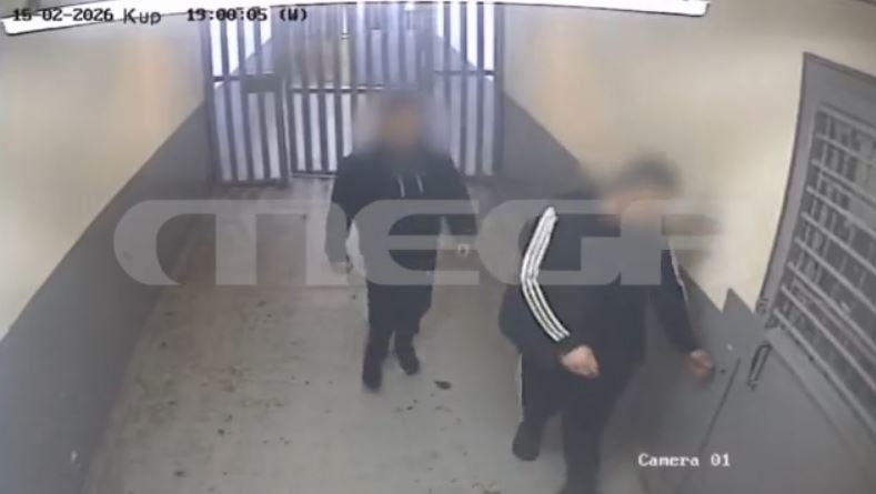 Φυλακές Δομοκού: Καρέ καρέ όσα διαδραματίστηκαν πριν τη δολοφονία του ισοβίτη μέσα στο αρχιφυλακείο – Βίντεο ντοκουμέντο