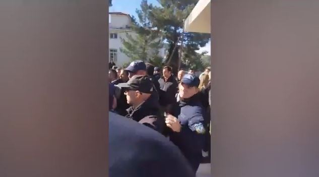 Ένταση στο νοσοκομείο Μυτιλήνης κατά την επίσκεψη Γεωργιάδη