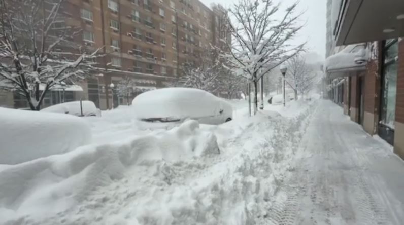 Στο έλεος του χιονιά οι ΗΠΑ – «Παρέλυσε» η Νέα Υόρκη