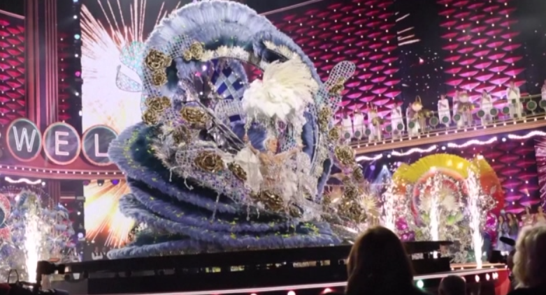 Κανάρια Νησιά: Φαντασμαγορικό το σόου στην επιλογή της βασίλισσας του καρναβαλιού