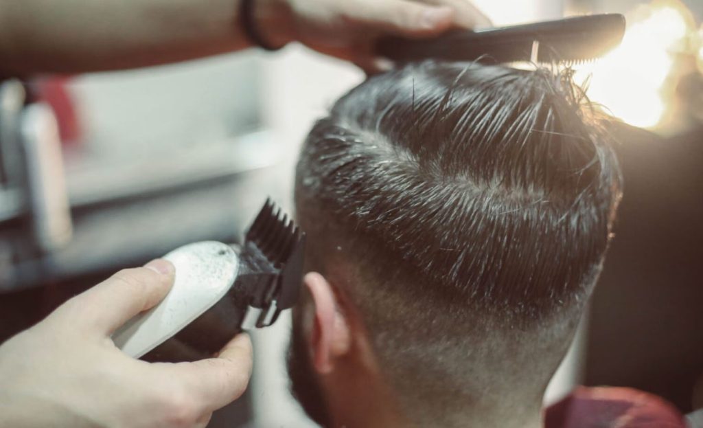 Πύλος: 25χρονος ξυλοκόπησε τον κουρέα του γιατί δεν του άρεσε το… κούρεμα