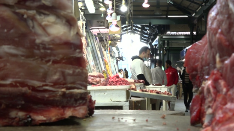Ακρίβεια: Τιμές «φωτιά» στα κρέατα – Έρευνα αγοράς από τους καταναλωτές ενόψει Τσικνοπέμπτης