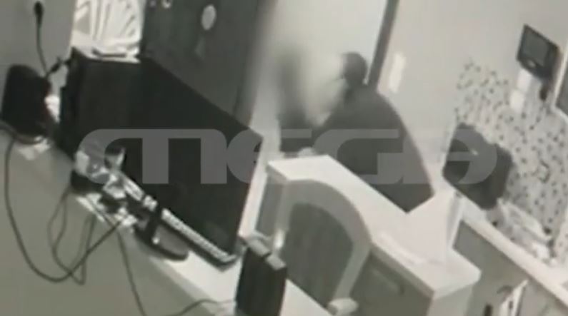 Κυψέλη: Παραδόθηκε ο 64χρονος που επιχείρησε να βιάσει 25χρονη με αναπηρία – «Προσπαθούσε να μου ζητήσει συγγνώμη»