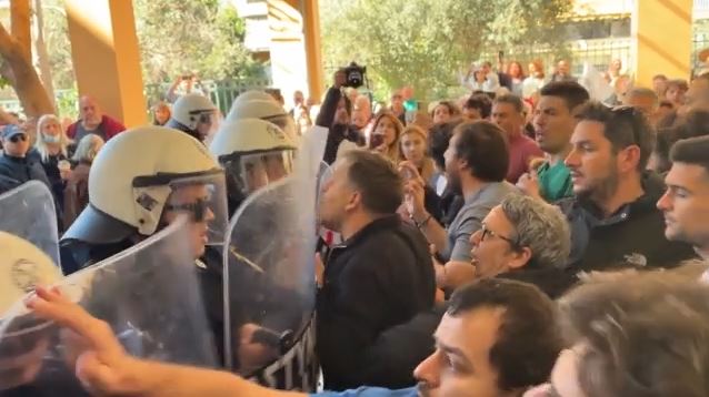 Ένταση & επεισόδια κατά την παρουσία Γεωργιάδη στο Κρατικό Νίκαιας