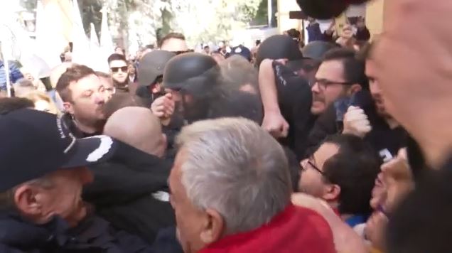 Επεισόδια & συμπλοκές στην επίσκεψη Γεωργιάδη στο Κρατικό Νίκαιας – Ένταση και στο νοσοκομείο Μυτιλήνης