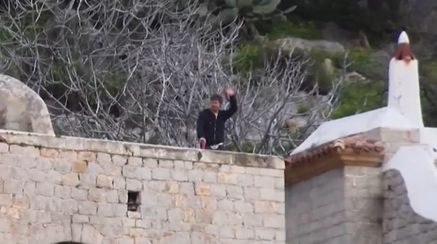 Σε ρυθμούς Χόλιγουντ η Ύδρα – Συνεχίζονται τα γυρίσματα με τον Brad Pitt