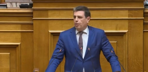 Βουλή: Μοίραζε συγχαρητήρια ο Πλεύρης παρά τους 15 νεκρούς της τραγωδίας στην Χίο