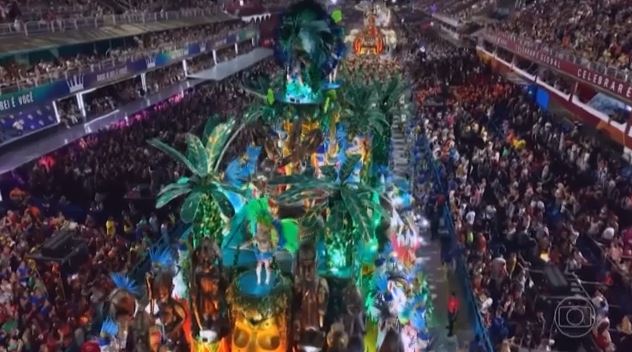 Βραζιλία: Χιλιάδες καρναβαλιστές στο Σαμποδρόμιο του Ρίο