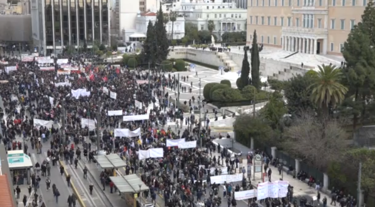 Τρία χρόνια από την τραγωδία των Τεμπών – Συγκεντρώσεις σε όλη τη χώρα για την «μαύρη» επέτειο